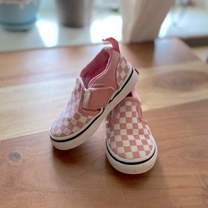 COPY - Pink checkered toddler vans. In good condition smoke free and pet friend…